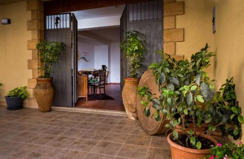 Calatafimi Apartment | Piccolo Sole d'oro - Family-Friendly Retreat with Breakfast