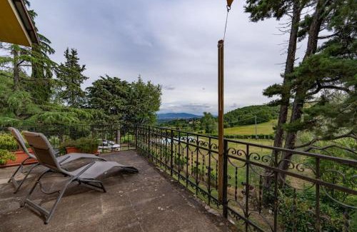 Capolona Villa | Whimsical Piccolo Ulivo Ranch Villa with Scenic Pool Access