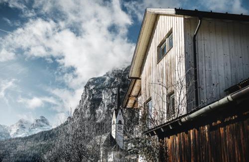 La Villa Ski Chalet | Discover Picenin 61 Lodging: Pet-Friendly with Spa Access