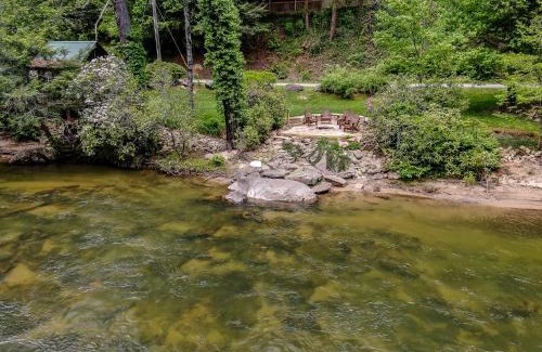Blue Ridge House | Top-Rated PICK's Riverside Retreat with Hot Tub & Breakfast
