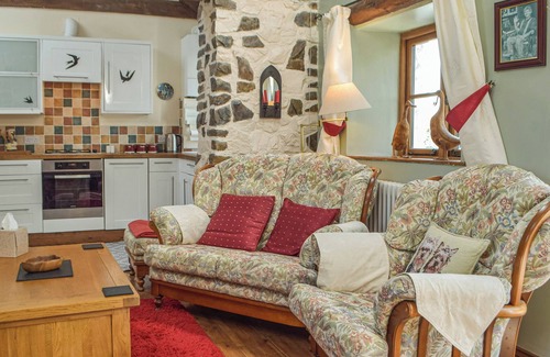 Haverfordwest Cottage | Character-Filled Hotel Near Scenic Walking Trails