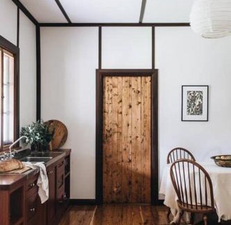 Basket Range House | Discover Family-Friendly Comfort at Pickers Hut - 4 Star Stay