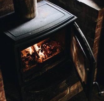 Basket Range House | Discover Family-Friendly Comfort at Pickers Hut - 4 Star Stay