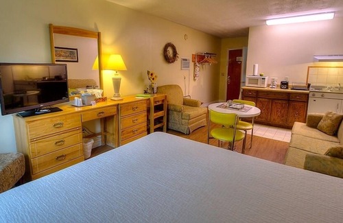 St. Andrews Hotel | Charming Picket Fence Motel: Rated 9.4 with Family-Friendly Amenities