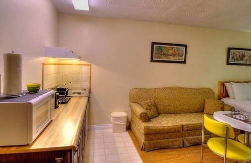 St. Andrews Hotel | Charming Picket Fence Motel: Rated 9.4 with Family-Friendly Amenities
