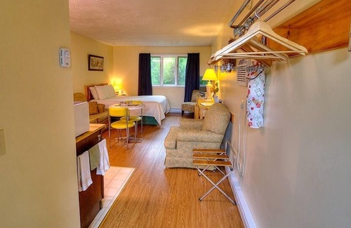 St. Andrews Hotel | Charming Picket Fence Motel: Rated 9.4 with Family-Friendly Amenities