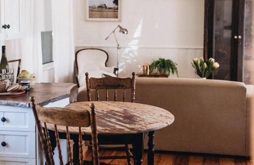 Beechworth Cottage | Discover Picketts Cottage: Ideal Retreat for Two Guests