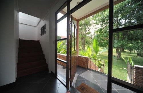 Ko Mak Villa | Inviting Pickle House: Family-Friendly Stay with Kitchenette