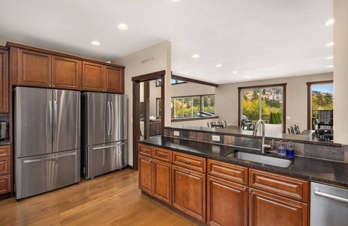 Leavenworth Cabin | Heated Pool & Pickleball: Guest Rated 10/10 Experience
