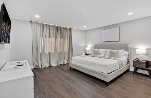 West Palm Beach House | Experience Fun with Pickleball, Pool & Fire Pit in West Palm Beach