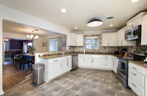 Castle Hills House | Pickleball, Pool & Fun Family Escape Sleeps 16