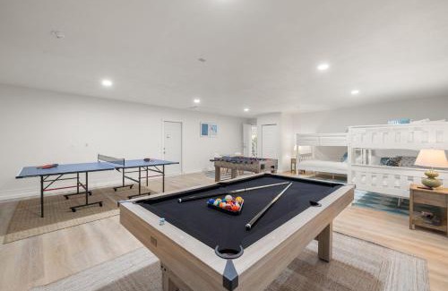 Seminole House | Relaxing Retreat with Pool, Game Room & 5 Min to Beach