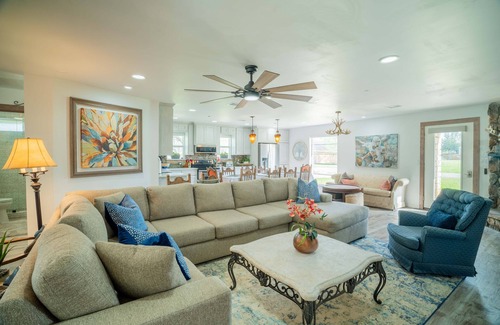 Granbury House | Family-Friendly Retreat with Pickleball & Boat Access