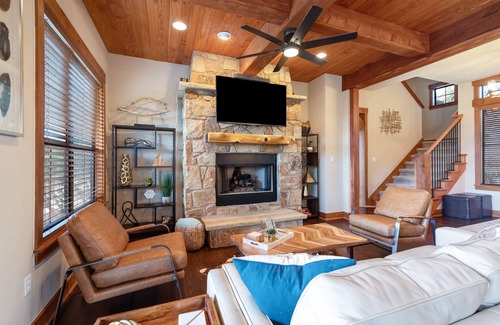 Leander House | Explore Lake Travis Hill Country Cabin with Pool & Views