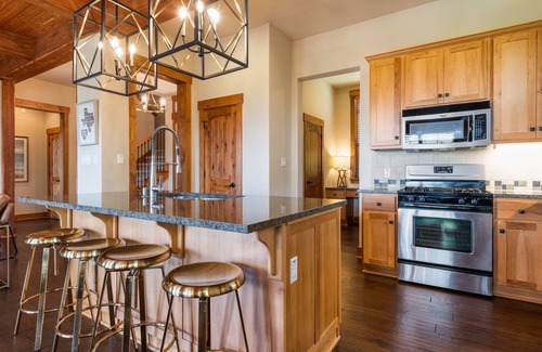 Leander House | Explore Lake Travis Hill Country Cabin with Pool & Views