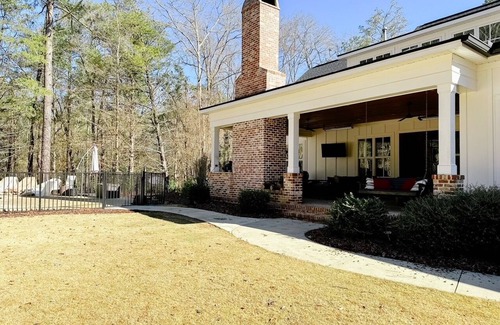 Appling House | Discover Family Fun at Pickleball Hotel Getaway