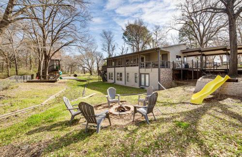 Kemp House | Top-Rated Kemp Vacation Rental - Steps from the Lake!