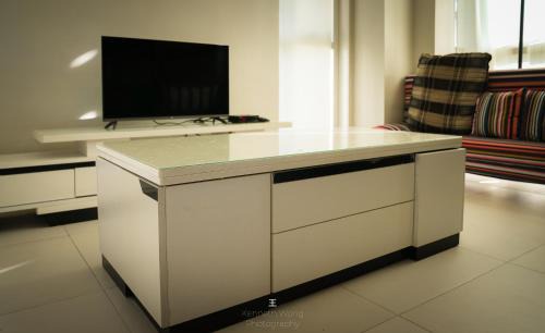 Nasugbu Apartment | Cozy Corner Studio at Pico de Loro Cove with Ocean Views