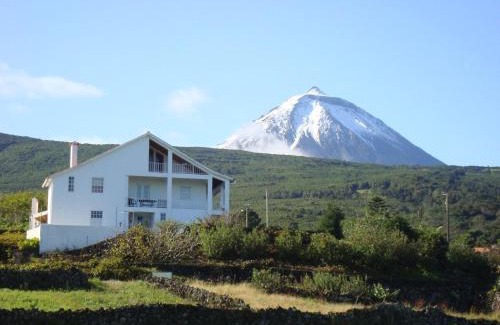 Cais do Pico Apartment | Oceanfront Casa Do Canto: Guest Rated 9/10 with Hot Tub
