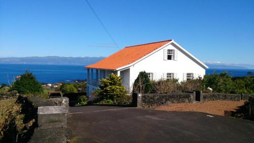 Cais do Pico Apartment | Oceanfront Casa Do Canto: Guest Rated 9/10 with Hot Tub