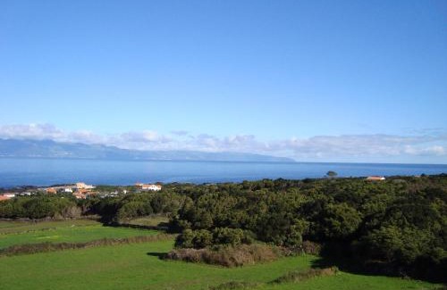 Cais do Pico Apartment | Oceanfront Casa Do Canto: Guest Rated 9/10 with Hot Tub
