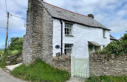 Tintagel Cottage | Picture perfect cottage in rural Tintagel