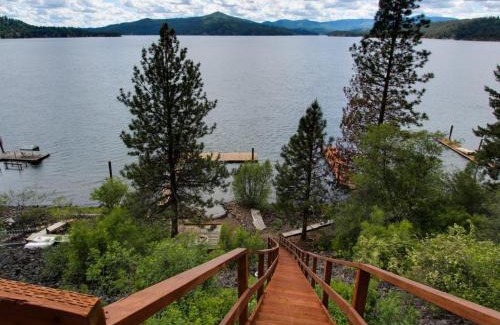 Coeur d'Alene House | Scenic Panoramic Paradise with Hot Tub & Family Amenities