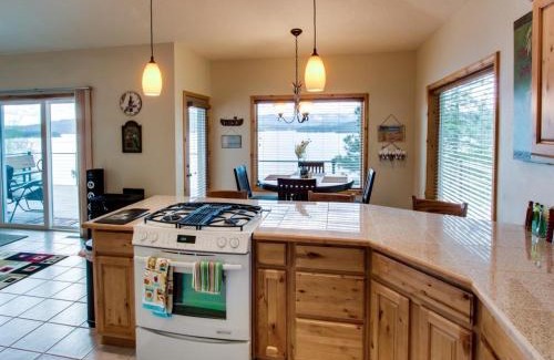 Coeur d'Alene House | Scenic Panoramic Paradise with Hot Tub & Family Amenities