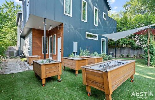 East Cesar Chavez House | Trendy Vibes Just Minutes From Rainey - Family Friendly Stay