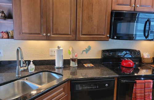 Tucson Condo | Mountain View Retreat: 10/10 Rated with Pool & Spa