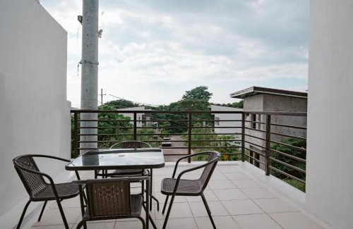 Binangonan House | Picturesque 3BR home near Thunderbird, Overlooking