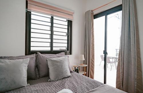 Binangonan House | Picturesque 3BR home near Thunderbird, Overlooking
