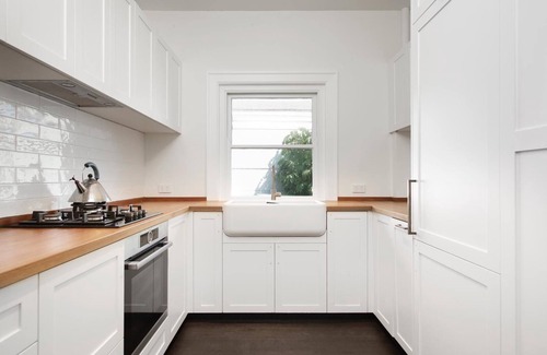 Vaucluse Apartment | Oceanfront Apartment in Parsley Bay with Breakfast Included