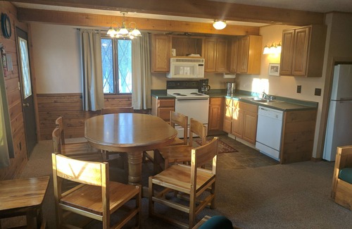 Stambaugh Ski Chalet | Scenic Chalet with Hot Tub & 9.8/10 Guest Ratings