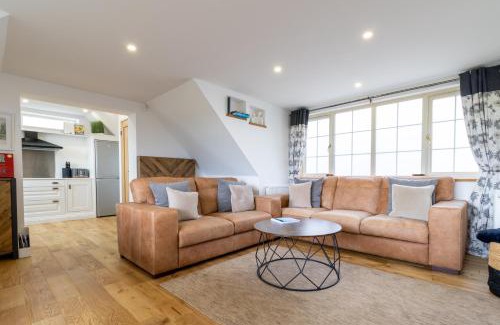 Wakefield House | Scenic Cottage Retreat with Family-Friendly Amenities