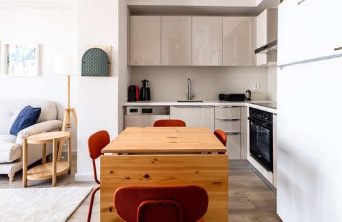 Maltepe Apartment | Picturesque Flat Near Metro 9 min to Coast