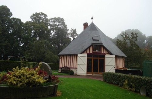 Caux Seine Agglo Cottage | Idyllic Gite Retreat with Pool and Spa on 3.5 Hectares