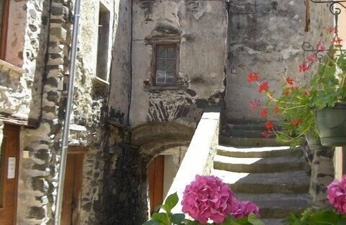 Vira Apartment | Idyllic Gite with Terraces and Views in Mountain Village