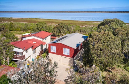 Loch Sport House | Tranquil Lakeside Retreat with Scenic Views and Modern Amenities