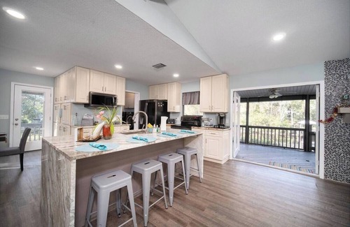 Middleburg House | Cozy 2-Bedroom Retreat with Lake View in Middleburg, FL