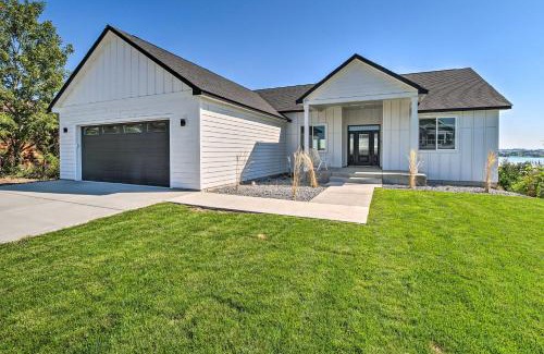 Stratford House | Idyllic Moses Lake House with Child-Friendly Amenities