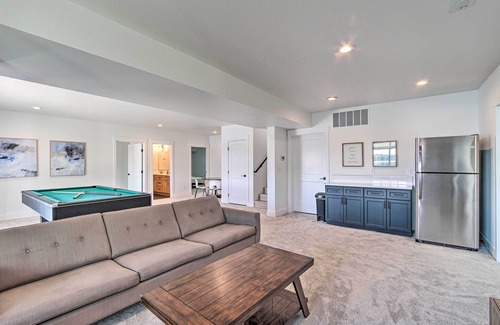 Stratford Cottage | Scenic Moses Lake House with Pool & Boating Dock