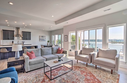 Stratford Cottage | Scenic Moses Lake House with Pool & Boating Dock