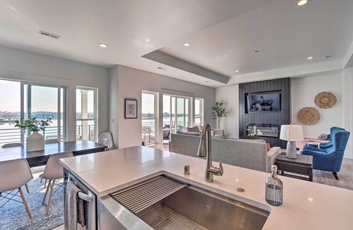 Stratford Cottage | Scenic Moses Lake House with Pool & Boating Dock