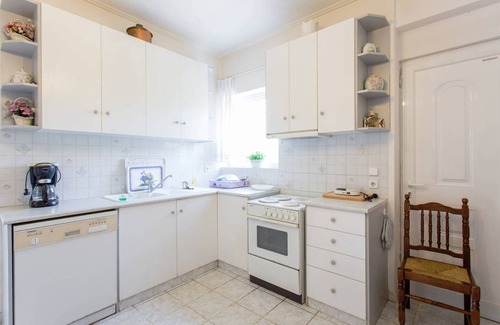 Porto Rafti House | Idyllic Villa in Porto Rafti with Garden, Steps from Beach