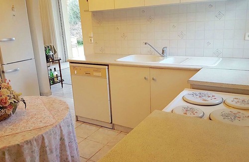 Porto Rafti House | Idyllic Villa in Porto Rafti with Garden, Steps from Beach