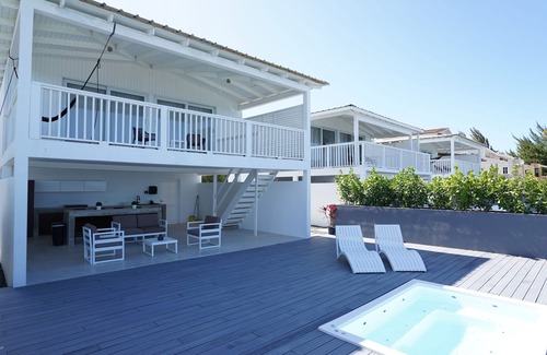 Zarzal Villa | Discover Picuas Village: Pet-Friendly Retreat with Spa