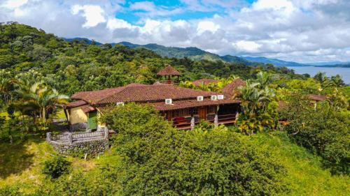 El Fosforo House | Serene Pie in the Sky: Lake & Volcano Views Await You