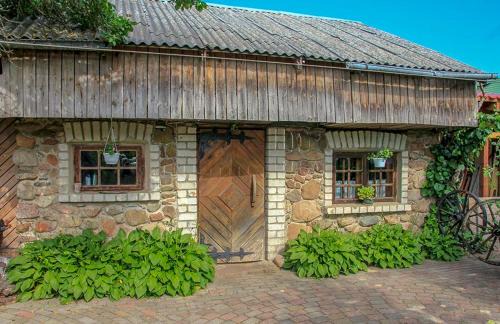 Pavilosta House | Oceanfront Retreat: Pie Pifa with Hot Tub & Pet-Friendly