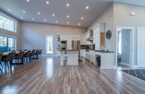 Saint-Jean-de-Matha House | Piece Of Heaven |Hot Tub | 16 Guests |Pool Table